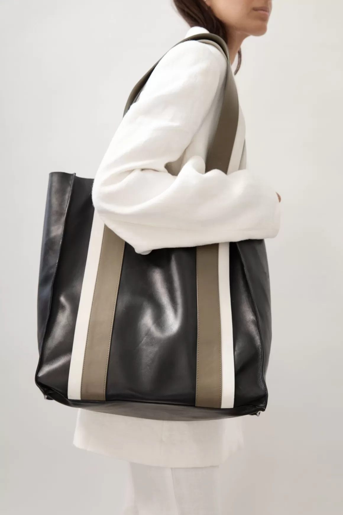 St. Agni Contrast Tote - Black