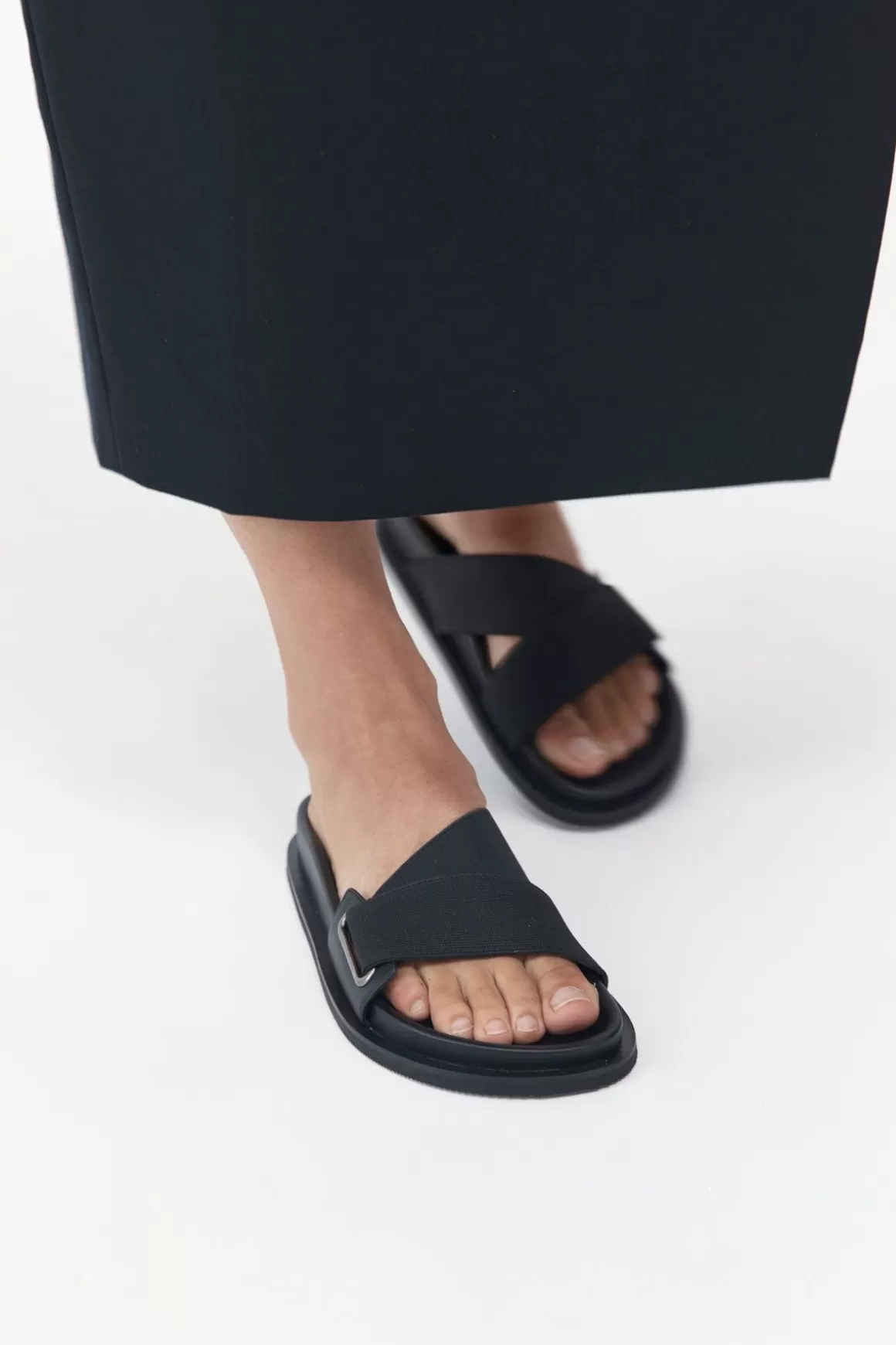 St. Agni Everyday Stretch Slide - Black