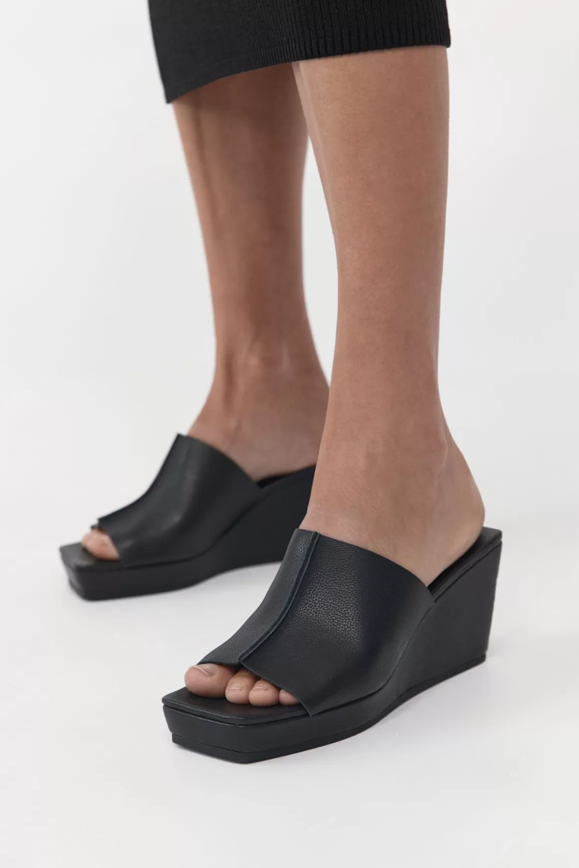 St. Agni Maria Wedge - Black