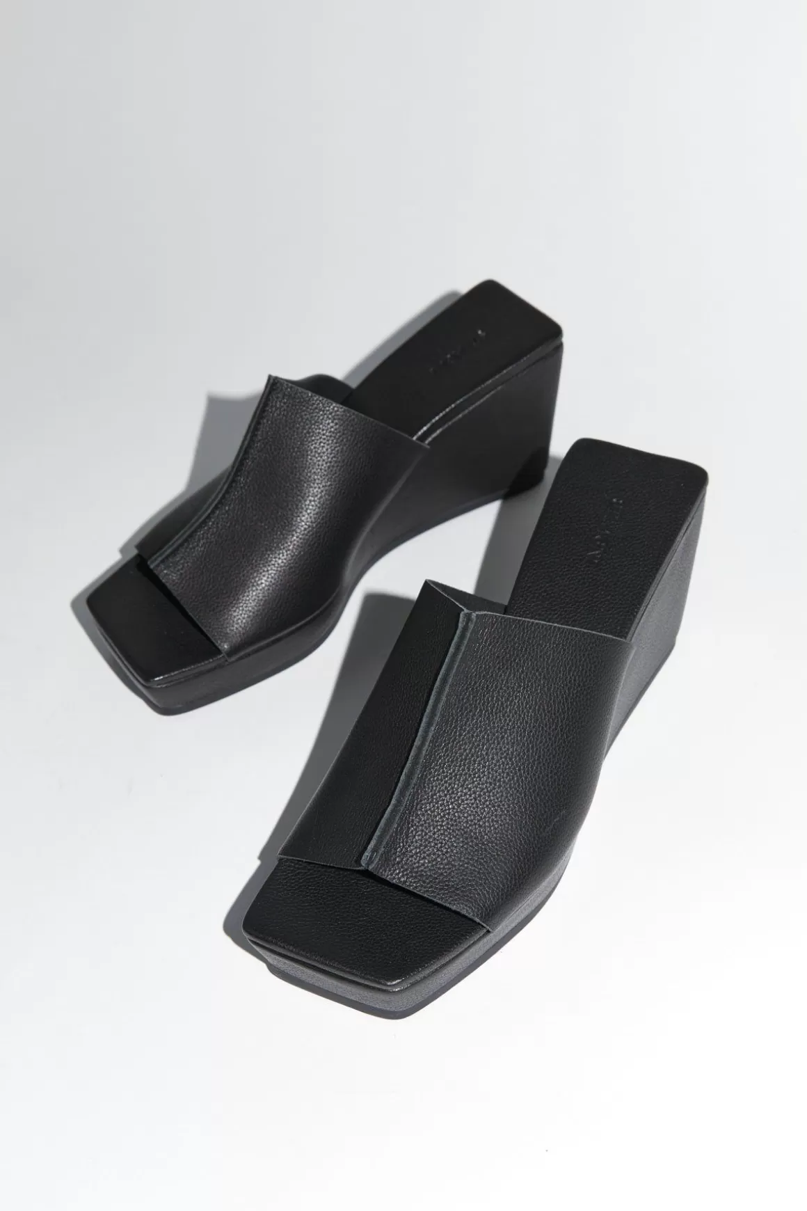 St. Agni Maria Wedge - Black