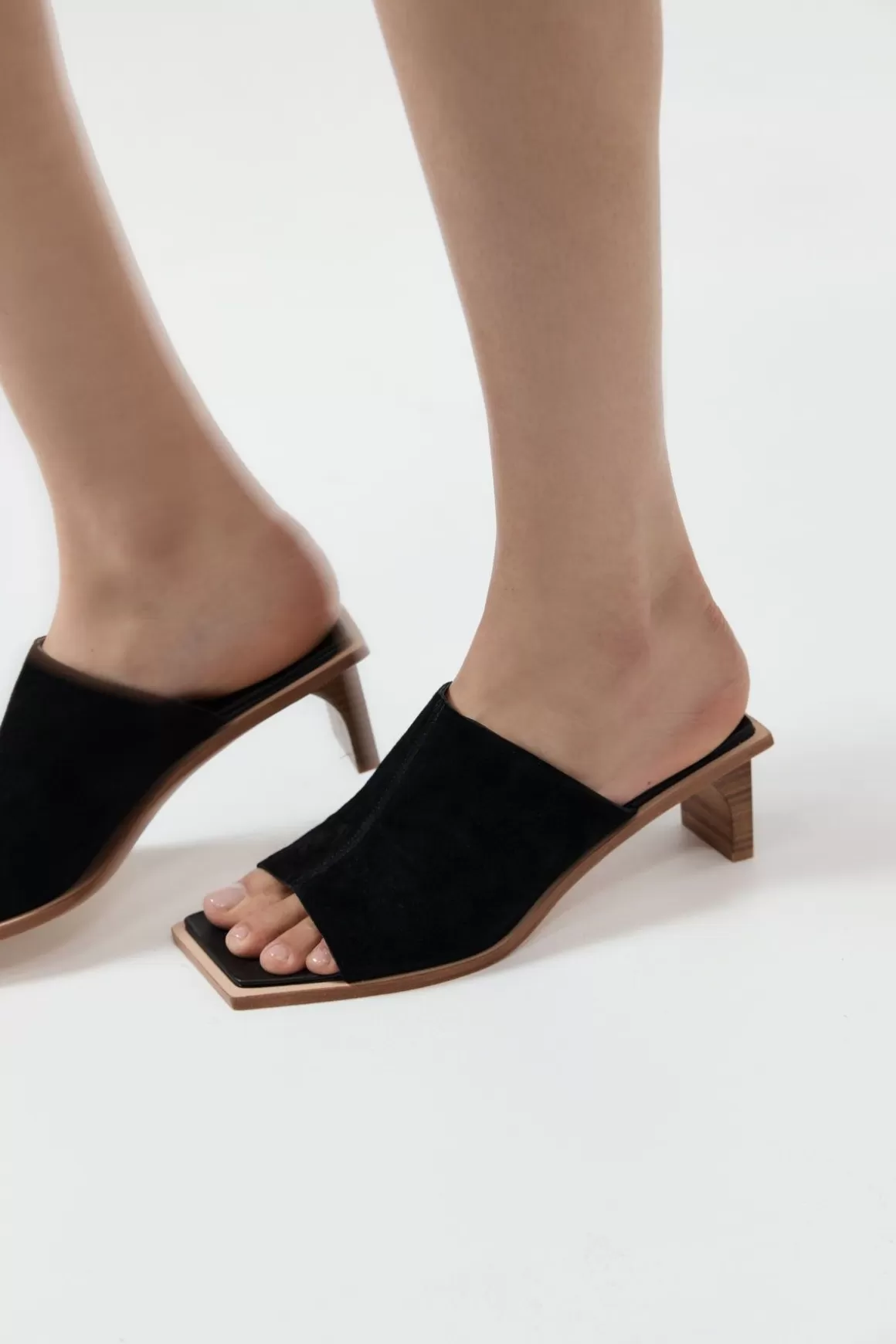 St. Agni Raw Edge Heel - Black