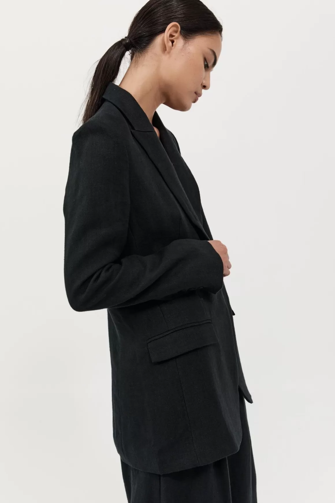 St. Agni Tailored Linen Blazer - Black