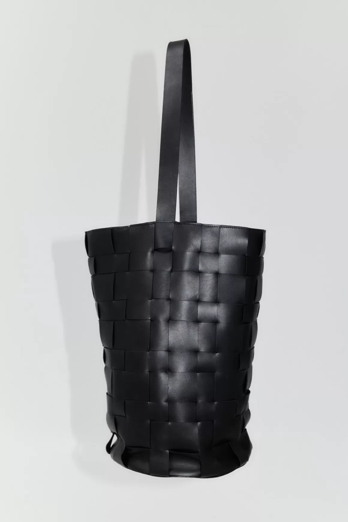 St. Agni Woven Bucket Bag - Black