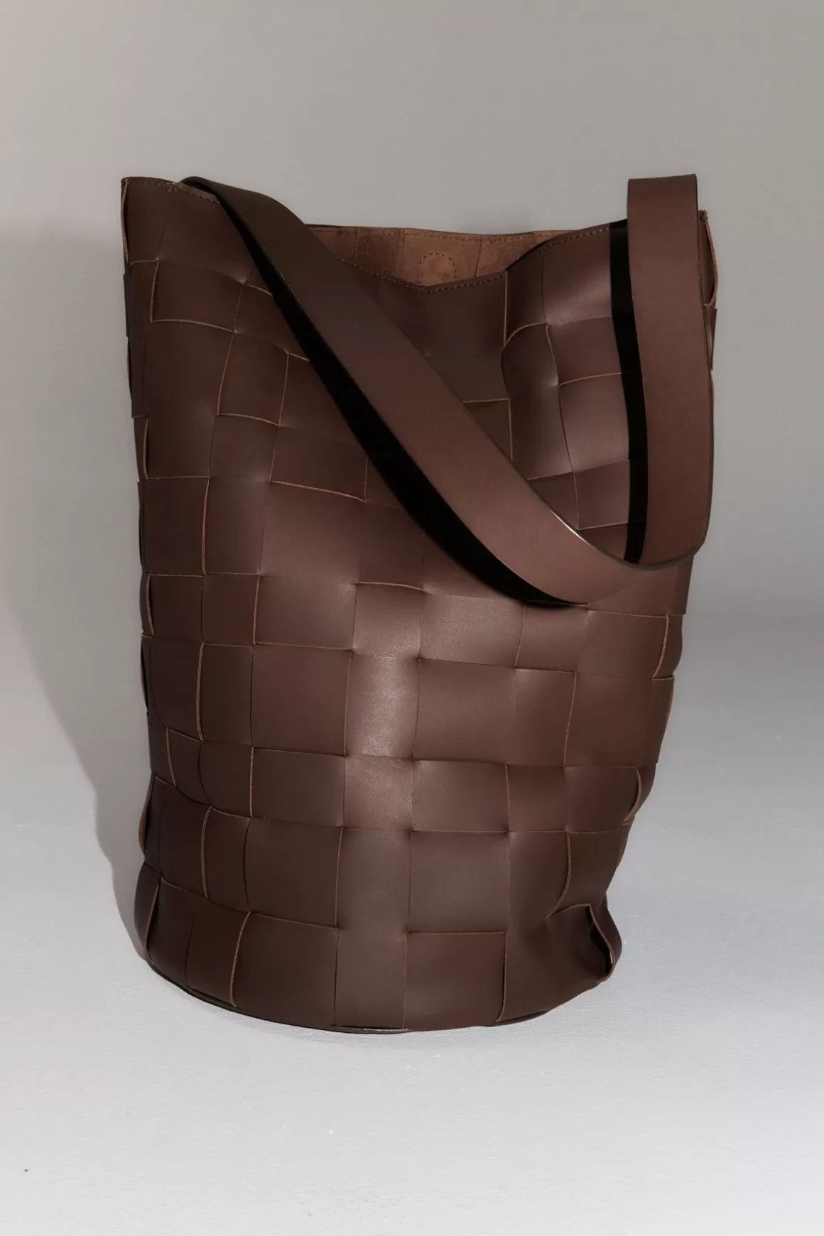 St. Agni Woven Bucket Bag - Chocolate