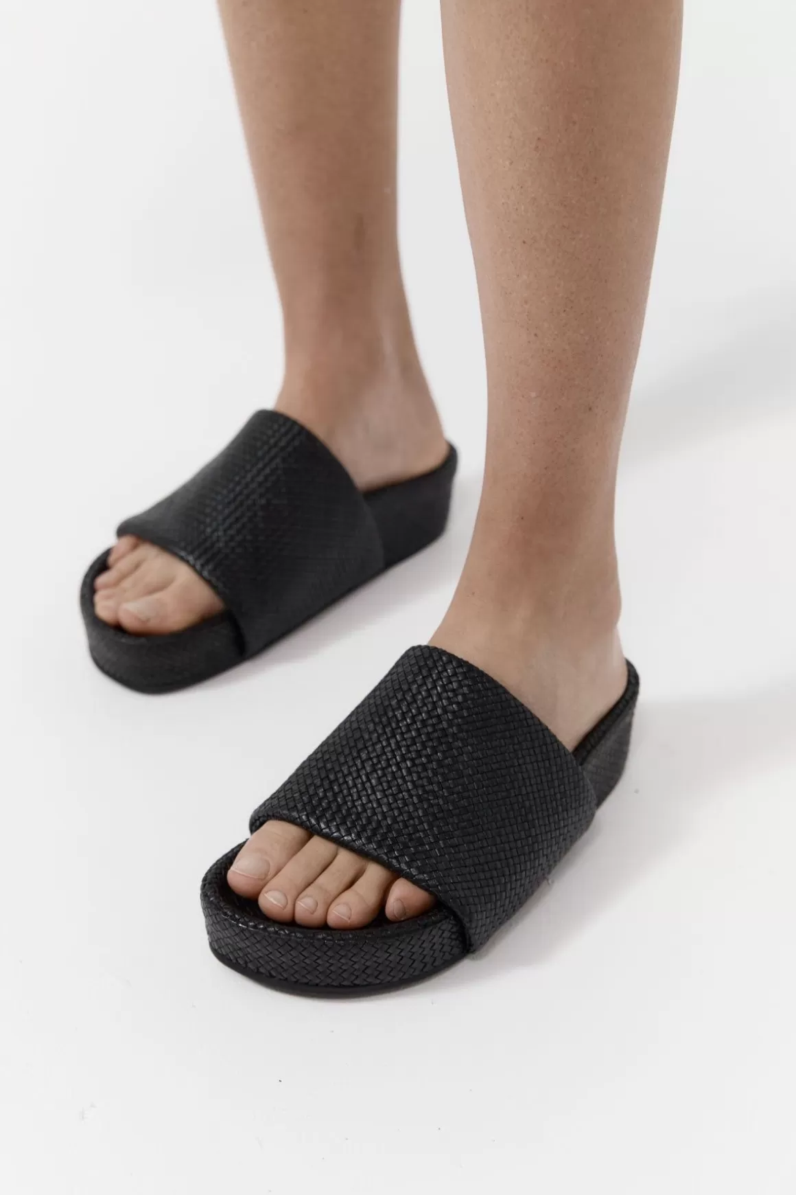 St. Agni Woven Everyday Flatform Slide - Black